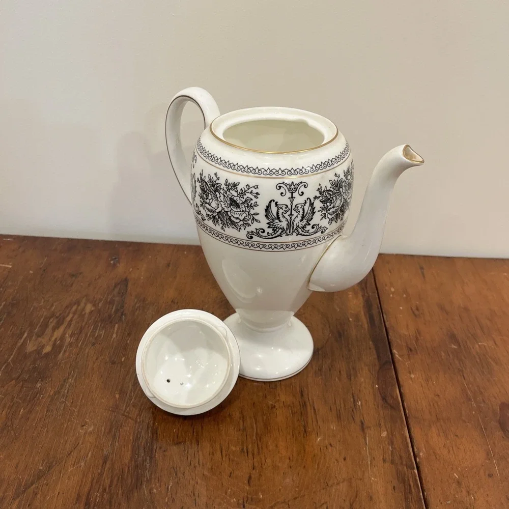 Wedgwood Black Columbia large coffee pot‎ 1¾ pints (UK), VGUC 10.5